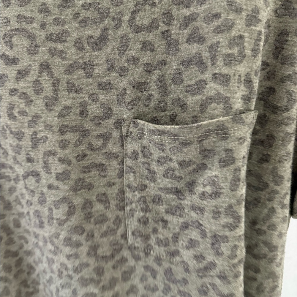 Jane and Delancey Green Boxy Short Sleeve T-Shirt - Picture 3 of 5